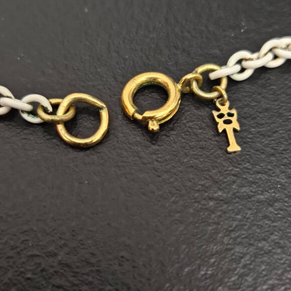 Vintage Trifari White Enamel Chain & Pendant Necklace and Earrings - Picture 7 of 14